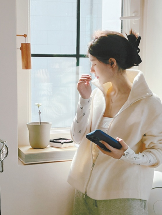 赵露思21日微博配图