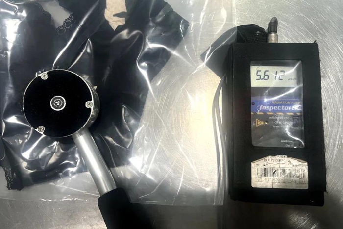 大连周水子机场海关拦截下的辐射超标“保健内衣”。图源海关发布