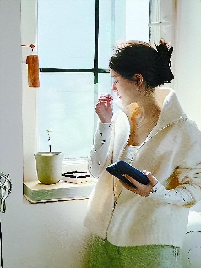 赵露思21日微博配图