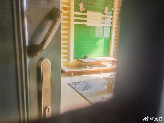 背债人郭奇名下的“房产”内落满了灰尘。新京报记者 程亚龙 摄