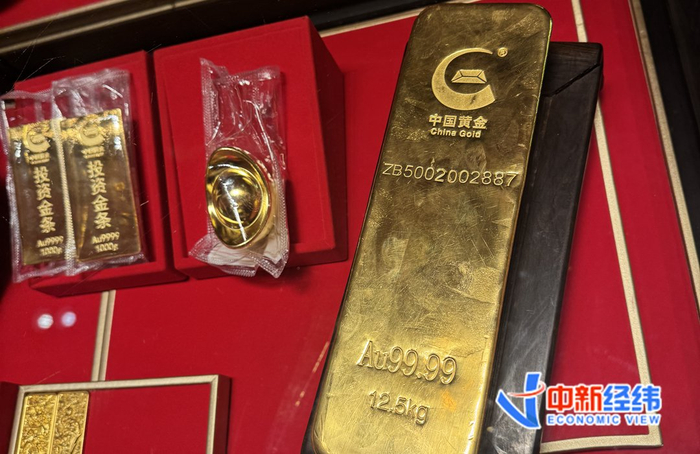 旗舰店内12.5kg的金条 中新经纬张澍楠摄