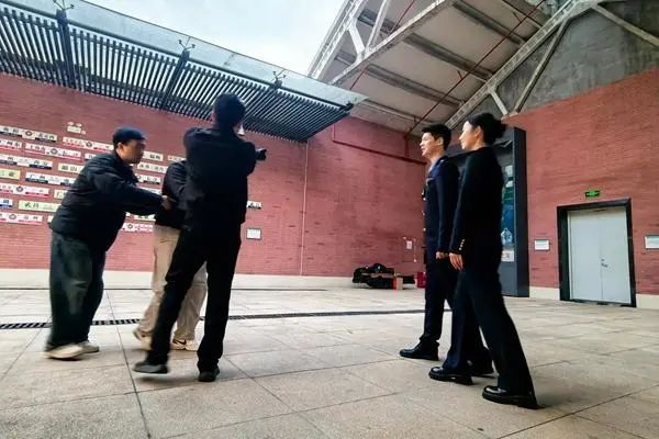 1月25日，“我的青春在这里——你的归途，有他们在守护”直播活动现场。冯曼/摄
