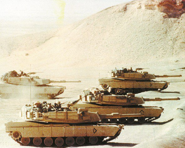             美军装甲兵在伊拉克演习          