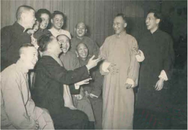 相声大师们与导演谢添讨论表演艺术