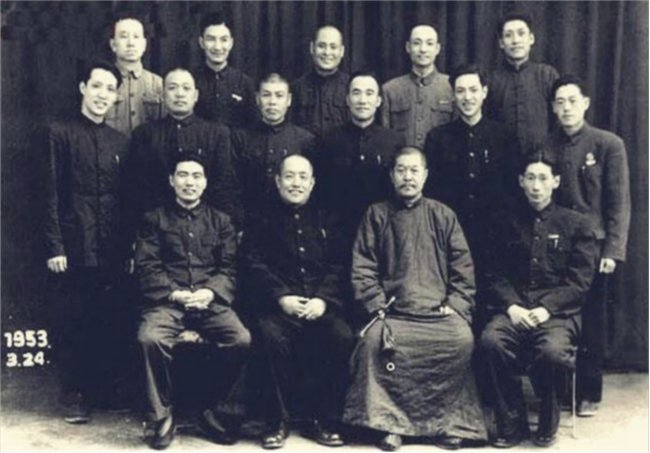 1953年的相声界大会合照中，竟有四位来自常氏相声世家