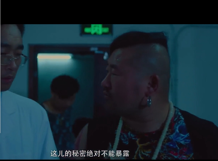 “颜十六”执导的《绝地重生之黎明》，他在其中客串一名绑匪打手。视频截图