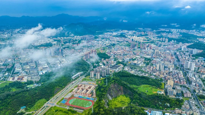 凤岗镇景观（周富荣摄）