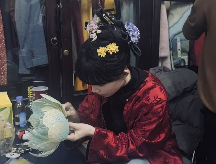 李子柒学习非遗技艺