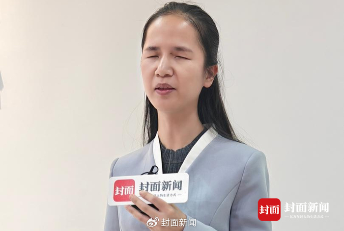 △董丽娜接受封面新闻记者采访  摄影 荀超