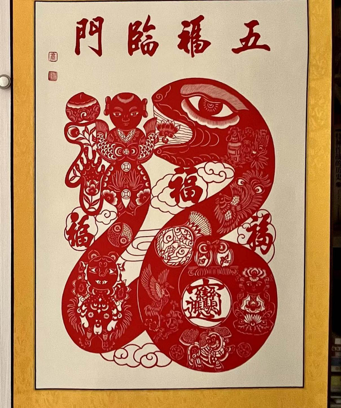 高佃亮创作的剪纸。新京报贝壳财经记者 张晗 摄