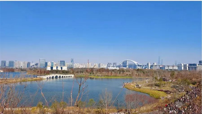 游客蛇年首日登顶双子山。图片来源：小红书