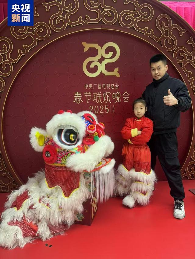 △熙悦和爸爸在春晚后台