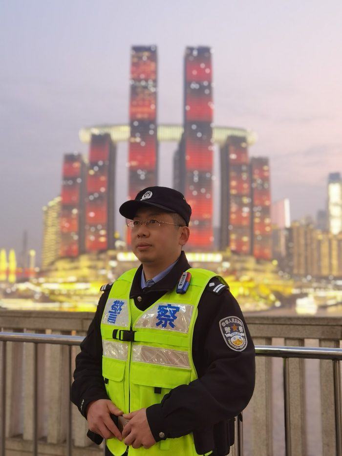 程海波正在负责外围管控。 受访者供图