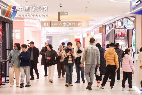 市民正在逛街。宁波K11供图