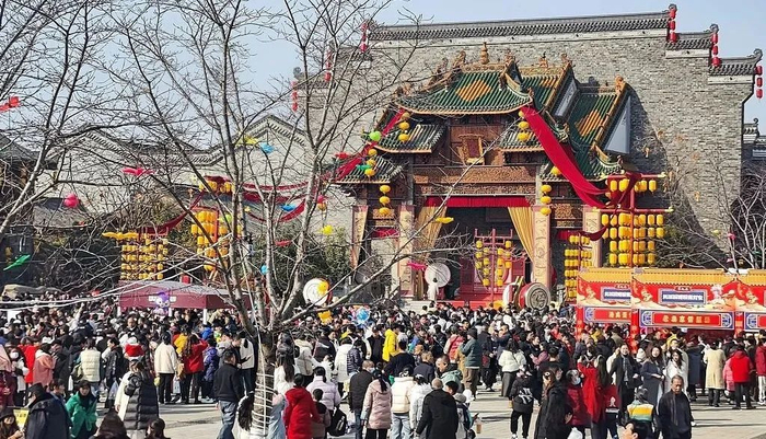 △ 2025武汉春晚分会场拍摄地吸引游客打卡