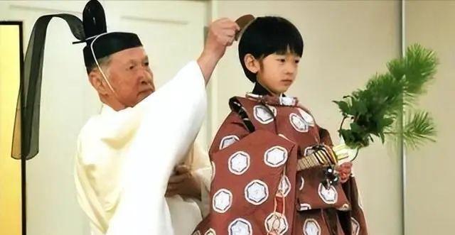 ·悠仁親王備受寵愛。