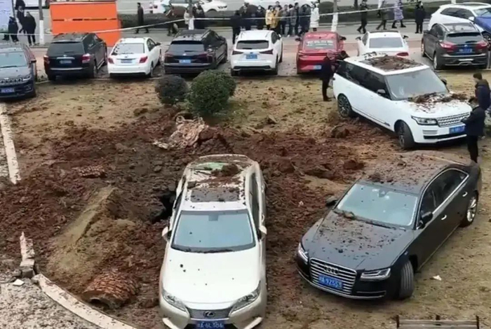 爆炸现场画面（图片来源：潮新闻）