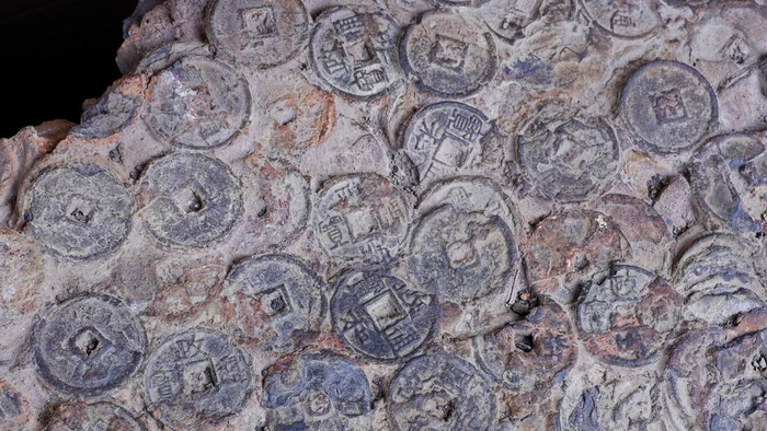 △ 铁钱块中可见政和通宝