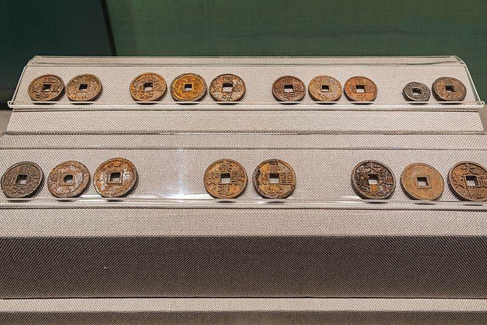 △ 北宋时期铁钱，中国钱币博物馆藏