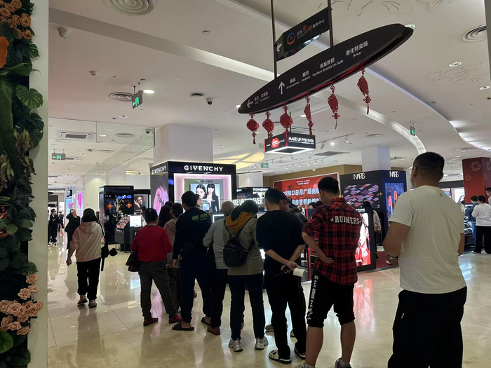 （cdf海口日月广场免税店 时代财经记者摄）