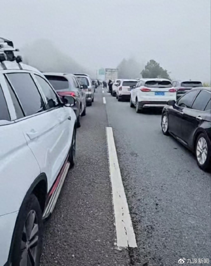 沪昆高速堵车情况。图/受访者提供