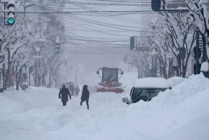 日本数十架次航班因强降雪和大风取消 数千人受影响