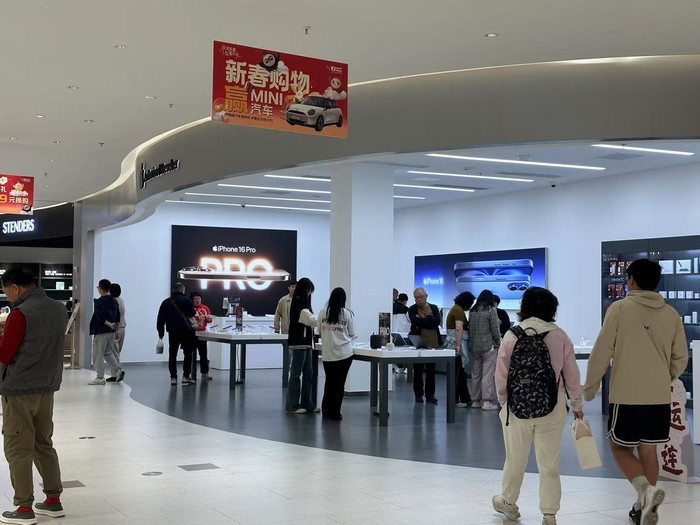 （万宁王府井国际免税港苹果授权店时代财经记者摄）