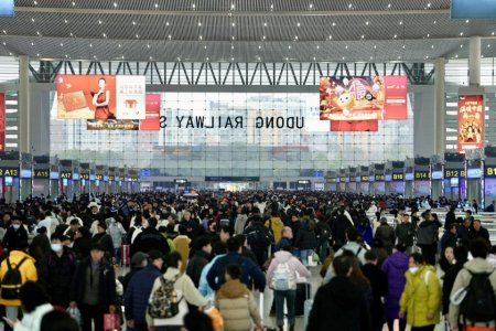 2月4日，成都东站迎来客流返程高峰。中国铁路成都局集团成都车站供图