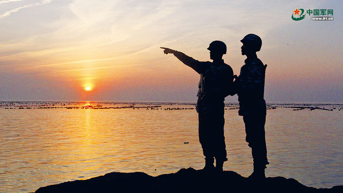 　　守岛官兵正在巡逻执勤。张 轩摄