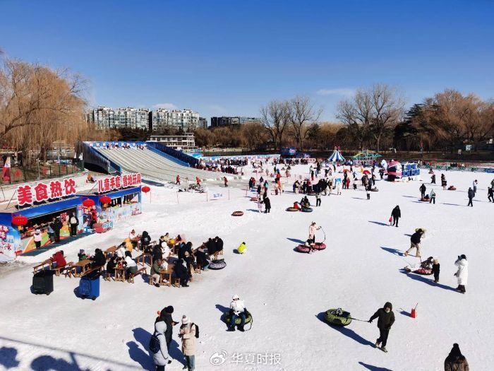 图为第十五届陶然亭冰雪嘉年华现场。李未来/摄
