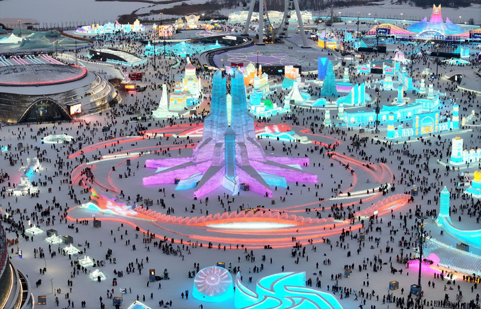 冰雪大世界游人如织