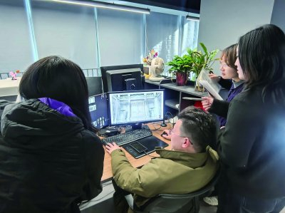 江苏原力数字科技股份有限公司参与《哪吒之魔童闹海》制作，图为团队成员在工作中。 受访者供图