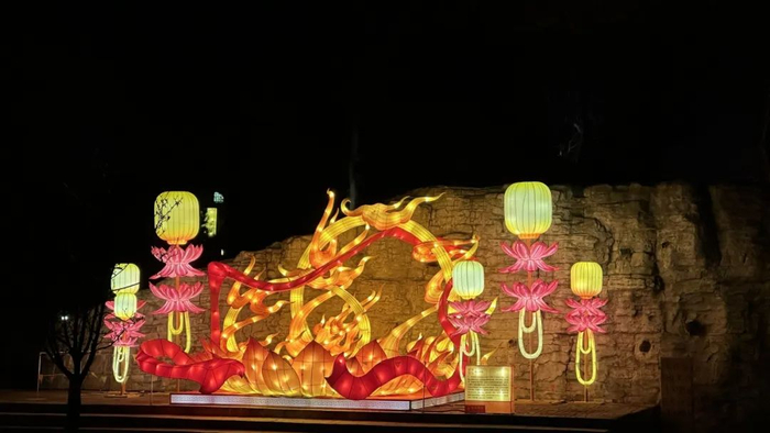 （周原景区正展出封神主题灯会，图为哪吒降世灯组图源：周原景区）