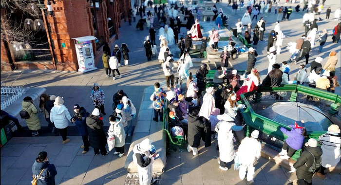 索菲亚广场的“公主们”（央广网实习记者杨迅  摄）