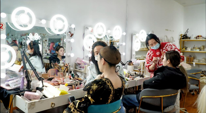 旅拍店人气火爆（央广网实习记者杨迅  摄）