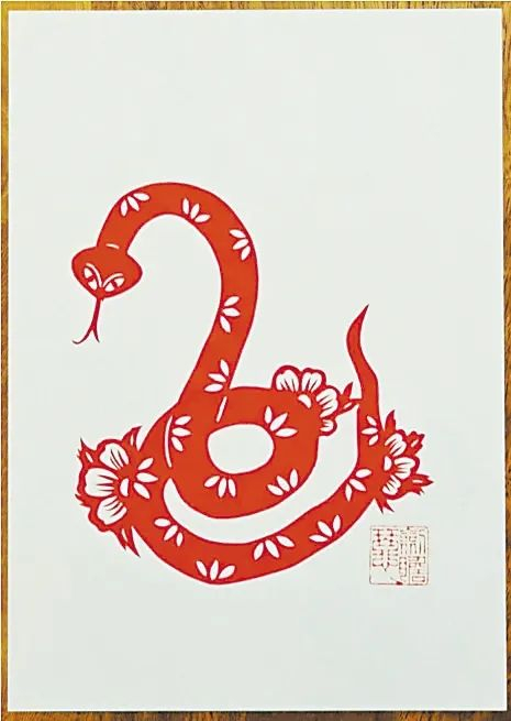▲ 生肖蛇剪纸作品。焦玉琴