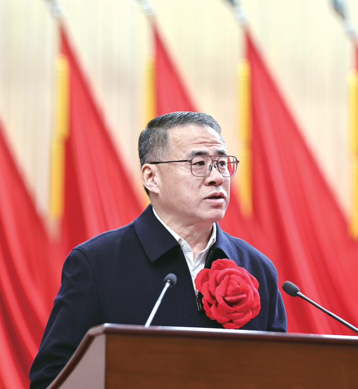 东风商用车有限公司总经理张小帆发言。