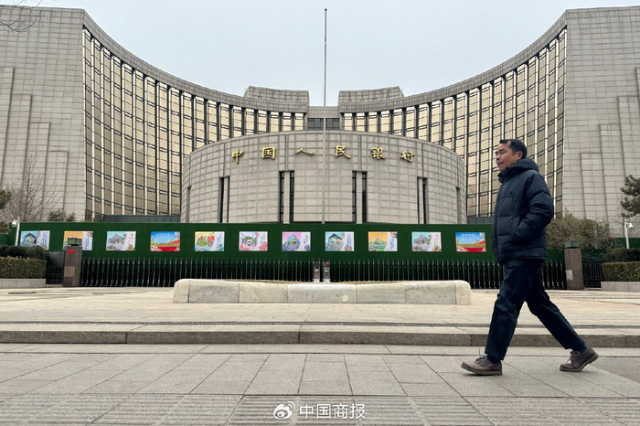 央行增持黄金能够优化我国国际储备资产的结构，实现多元化、分散化配置。