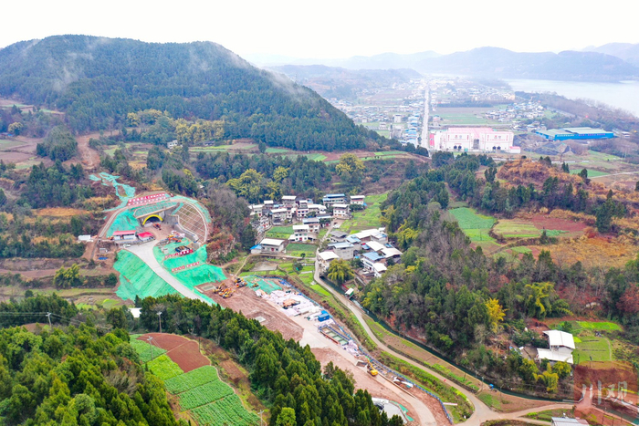 团结隧道建设现场。遂宁观察 刘益静 摄