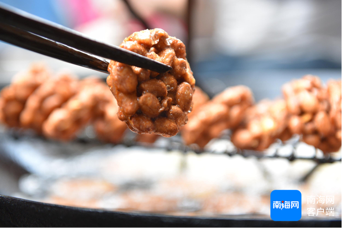 屯昌乌坡花生饼。通讯员 林小丹 摄