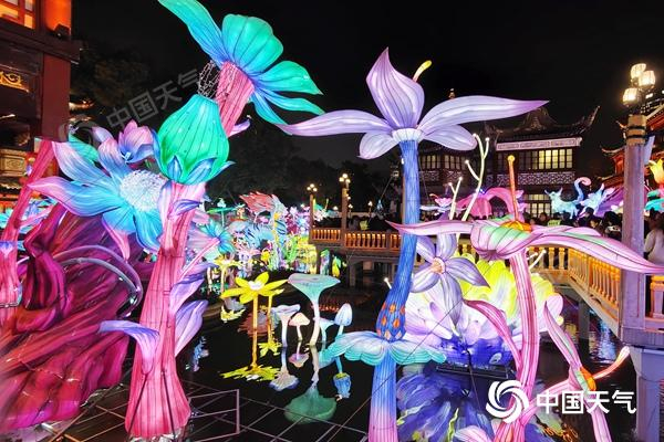 　　上海2025蛇年豫园灯会中国风浓郁。（来源视觉中国）