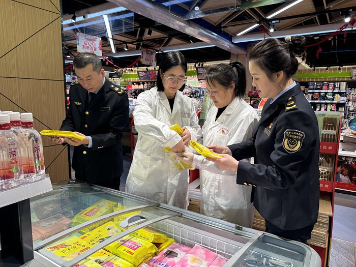 检查元宵食品。