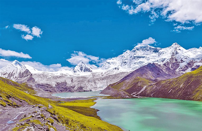 配图：萨普雪山。记者 万靖 摄