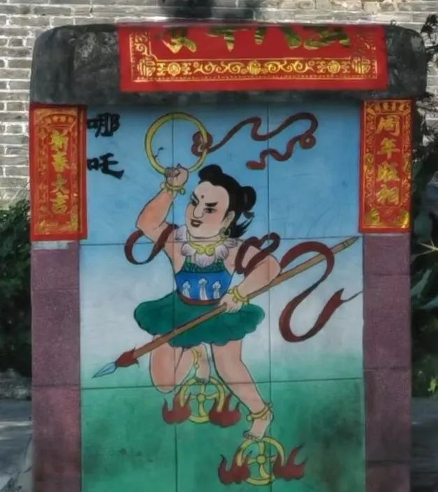 △在台山市大江镇新大塘中双村、麦巷曲江村、麦巷潮宁村等地，哪吒被奉为“守护神”。