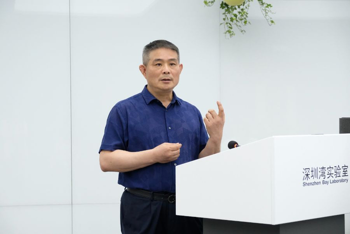 （胡晓军。受访单位供图，下同）
