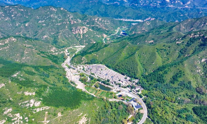 图为骆驼湾村。