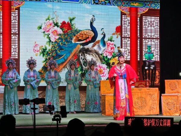 今年春节期间，保定市清苑区哈哈腔剧团下乡演出经典剧目《文王访贤》。保定市清苑区哈哈腔剧团供图