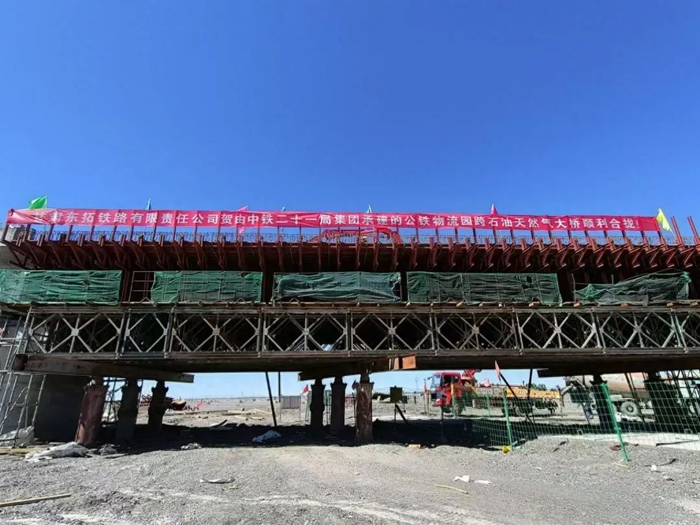 玉门公铁联运智能物流园铁路专用线项目施工现场