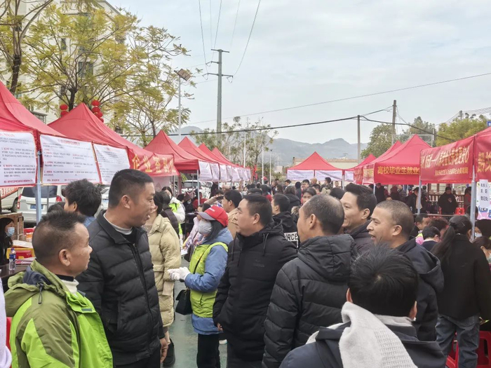龙归镇招聘会现场。图源武江发布