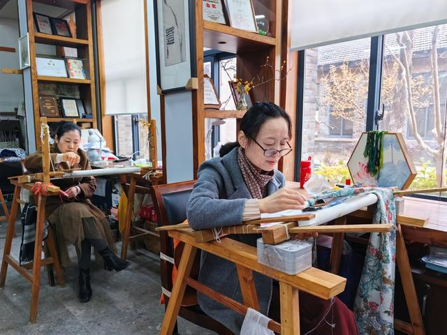 赵红育工作室 李欣欣摄